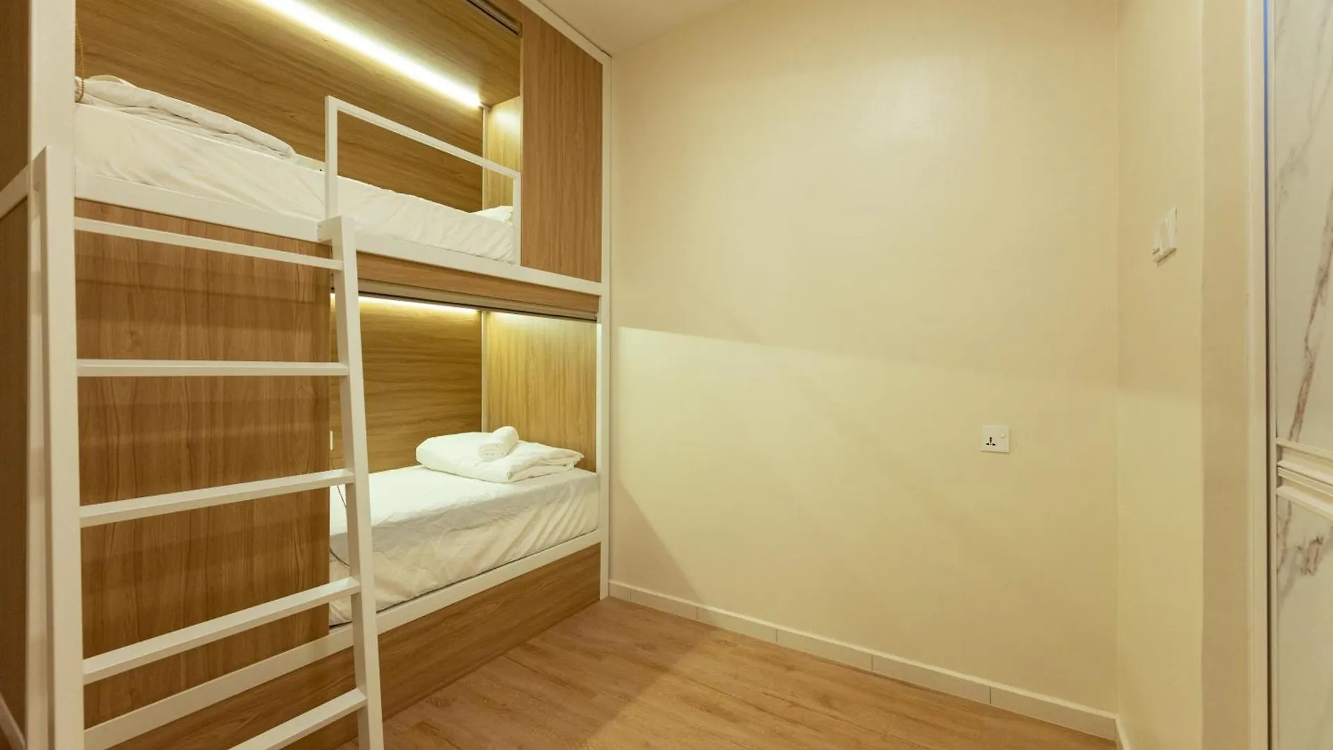 Dreambox Melaka 0*,